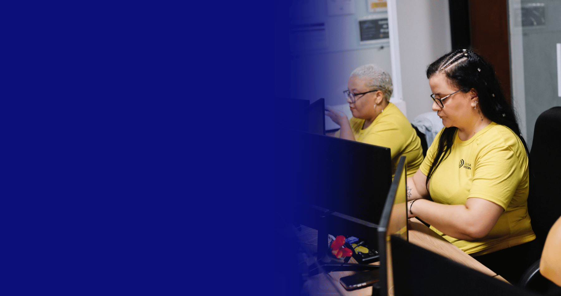 Equipe Soluzzi Contadores trabalhando